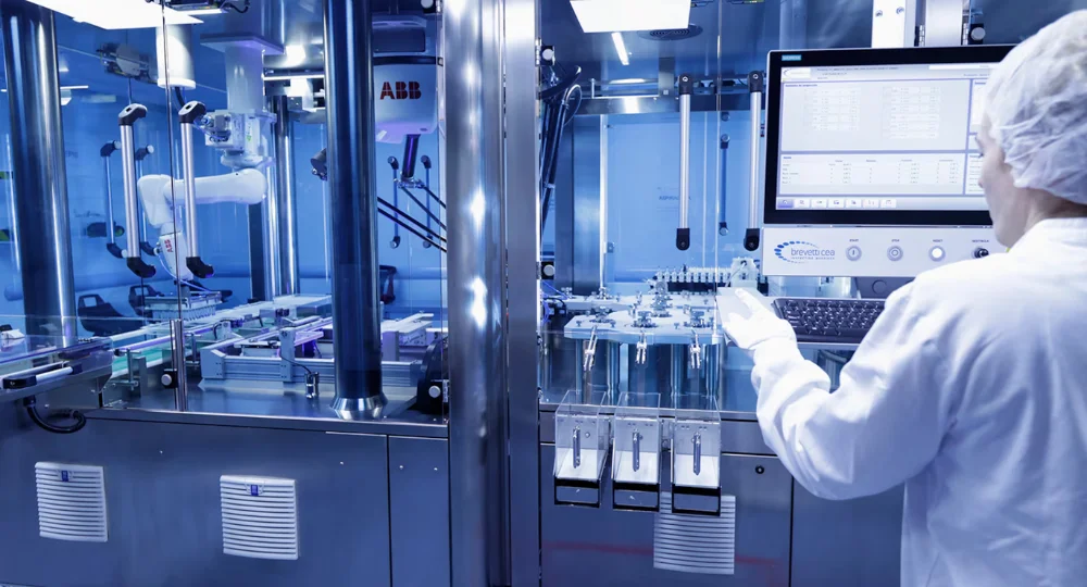 La hiperautomatización en la industria farmacéutica Un nuevo impulso hacia el futuro
