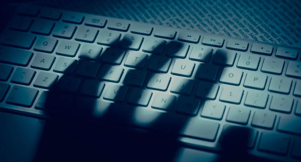 Shadow AI: qué es y cómo controlarlo desde el gobierno de datos de tu empresa - BertIA